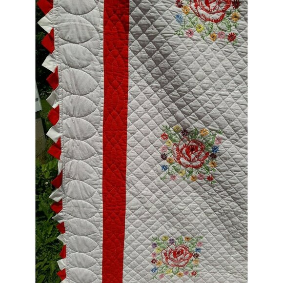 Vintage Handmade Hand Stitched Embroidered Cotton Quilt W Rose Pattern 79" x 65" - Picture 4 of 7